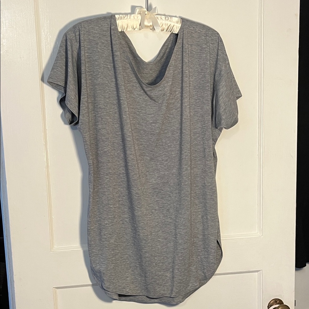Uniqlo Gray Short Sleeve Women's Tee